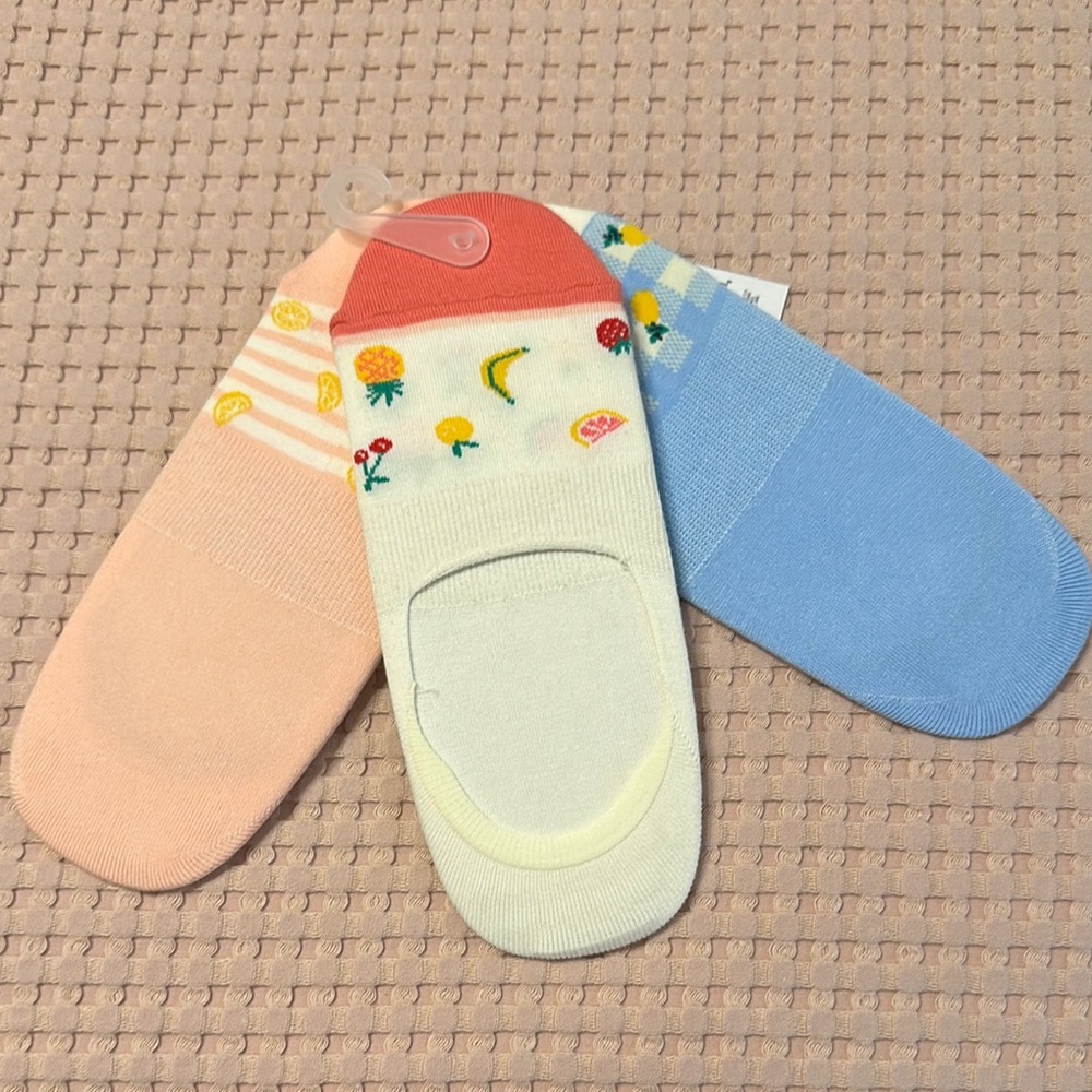 Old Navy No Show Sneaker Socks Fruit Design
